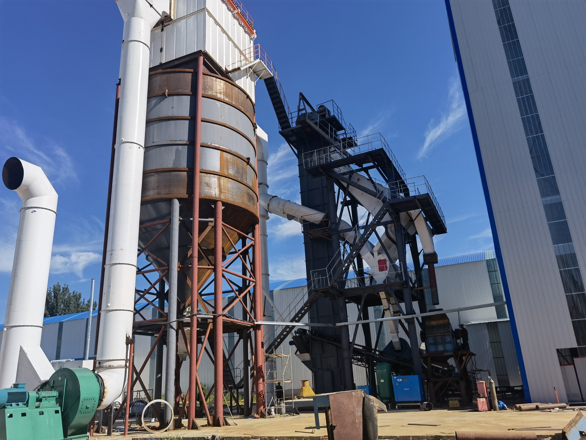 機(jī)制砂如何生產(chǎn)？干法和濕法制砂有什么區(qū)別？